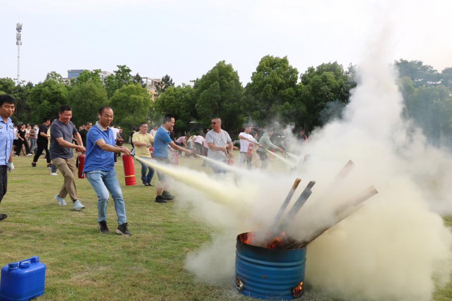 17483964237632998E72.jpg 2025年巨星海寧工廠消防演習 (19).jpg